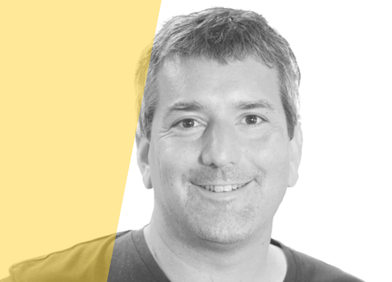 De lo íntimo a la ficción: transformar lo cotidiano en literatura con Santiago Roncagliolo